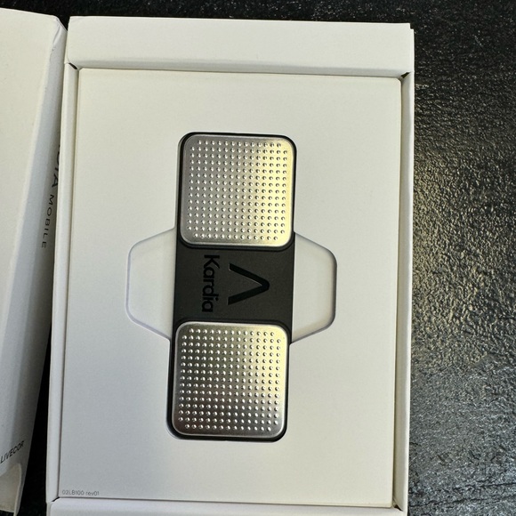 KardiaMobile 1-Lead Personal EKG Monitor, Detects AFib and Irregular Arrhythmias - Picture 10 of 11